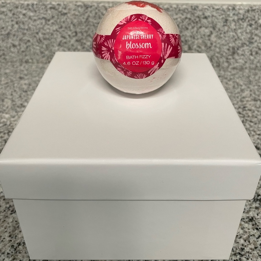 Bath & Body Works Japanese Cherry Blossom “Bath Fizzy” - Picture 3 of 10